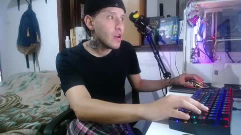 Snapshot of esjrobles chatting on 02/26/25, 08:11 Esteban online show from 02/26/25, 08:11