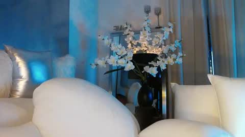 Snapshot of eskeira_ chatting on 01/03/25, 01:16 Esther online show from 01/03/25, 01:16