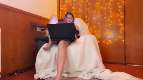 Snapshot of esma347866 chatting on 01/16/26, 01:15 esma347866 online show from 01/16/26, 01:15