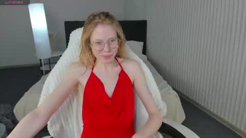 Snapshot of esme_runn chatting on 07/04/26, 03:02 Esme Runn online show from 07/04/26, 03:02