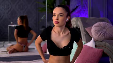 Snapshot of esmeainsley chatting on 12/04/24, 10:30 Raluca  online show from 12/04/24, 10:30