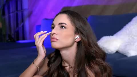 Snapshot of esmeainsley chatting on 09/26/25, 11:42 Raluca  online show from 09/26/25, 11:42