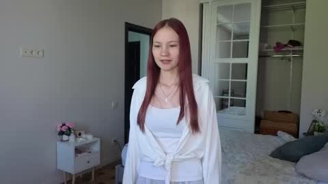 Snapshot of esmepalmer chatting on 05/18/26, 06:19 Esme online show from 05/18/26, 06:19