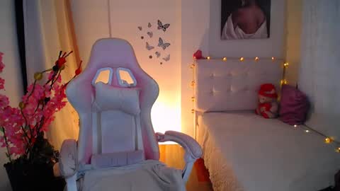 Esmeralda online show from 02/15/25, 08:01