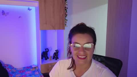 esmeralda_calderon online show from 04/26/26, 01:25