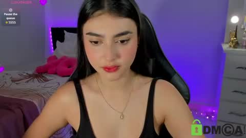 Snapshot of esmeralda_le chatting on 07/17/26, 10:55 Esmeralda online show from 07/17/26, 10:55