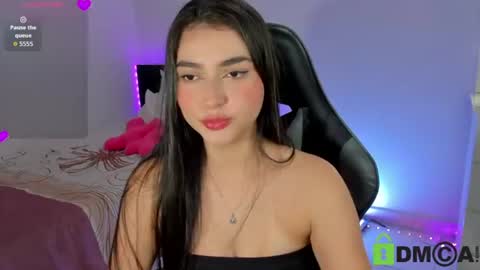 Snapshot of esmeralda_le chatting on 07/19/26, 12:31 Esmeralda online show from 07/19/26, 12:31