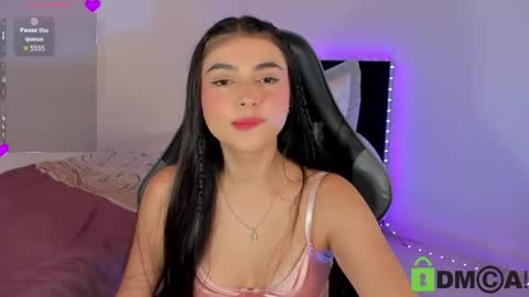 Snapshot of esmeralda_le chatting on 07/28/26, 08:23 Esmeralda online show from 07/28/26, 08:23
