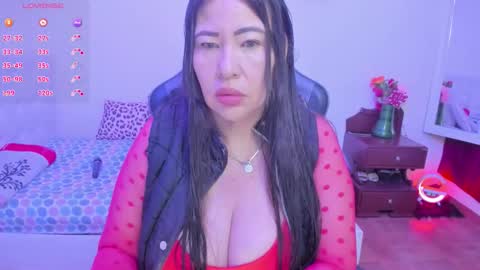 esme online show from 10/05/25, 01:31