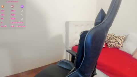 esme online show from 11/18/25, 06:45