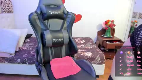 esme online show from 02/26/26, 07:35