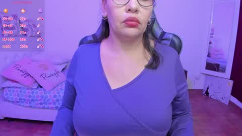 esme online show from 04/14/26, 08:48