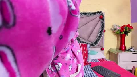 Esmeralda .INDEPENDENT MODEL online Monday to Saturday 3 pm Chicago online show from 12/13/25, 09:09