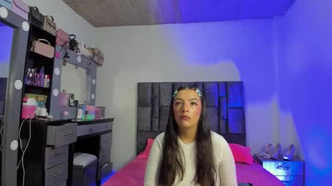 Perla online show from 12/01/25, 05:12