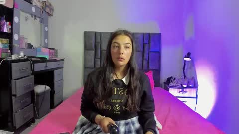 Perla online show from 12/17/25, 05:24