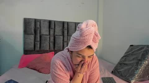 Perla online show from 04/07/26, 05:52