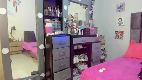 Perla online show from 07/17/26, 06:31