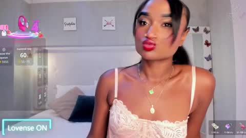 esmeraldanyx online show from 09/17/25, 09:05