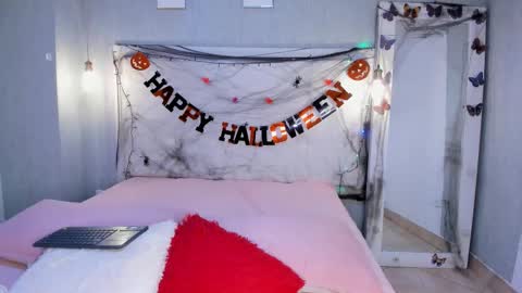 esmeraldanyx online show from 10/22/25, 10:09