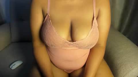 Esme online show from 10/02/25, 12:17