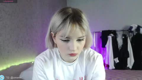 Esme online show from 05/17/26, 12:23