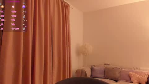 Snapshot of esmimilf chatting on 05/10/26, 08:58 Esmi online show from 05/10/26, 08:58