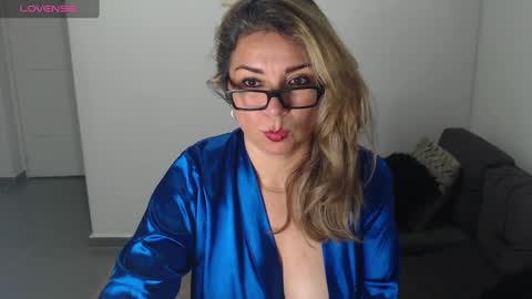 Snapshot of esperanza86_ chatting on 01/03/25, 10:52 Juliana online show from 01/03/25, 10:52