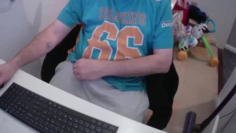 Snapshot of essex_wild chatting on 12/14/24, 08:29 Morph online show from 12/14/24, 08:29