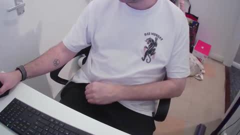 Snapshot of essex_wild chatting on 01/06/25, 09:43 Morph online show from 01/06/25, 09:43