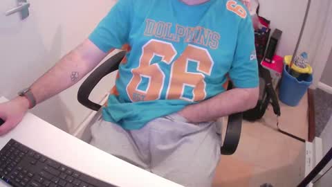 Snapshot of essex_wild chatting on 02/16/25, 09:27 Morph online show from 02/16/25, 09:27