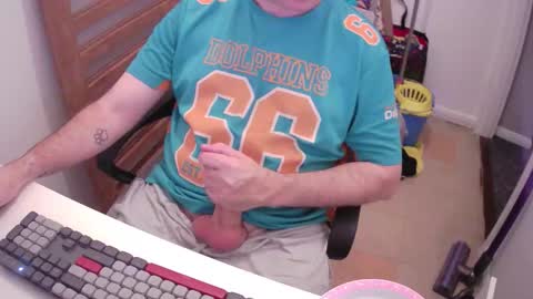 Snapshot of essex_wild chatting on 10/19/25, 07:14 Morph online show from 10/19/25, 07:14