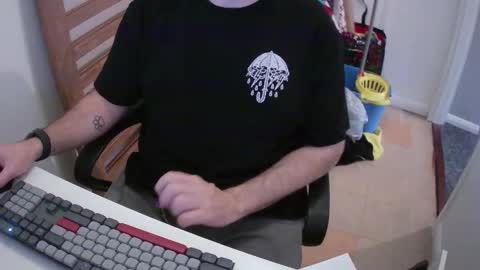 Snapshot of essex_wild chatting on 10/23/25, 11:20 Morph online show from 10/23/25, 11:20