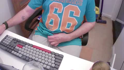 Snapshot of essex_wild chatting on 11/23/25, 08:52 Morph online show from 11/23/25, 08:52