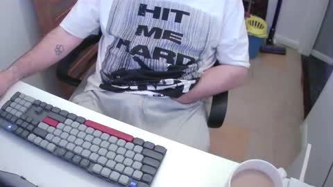 Snapshot of essex_wild chatting on 11/27/25, 08:22 Morph online show from 11/27/25, 08:22