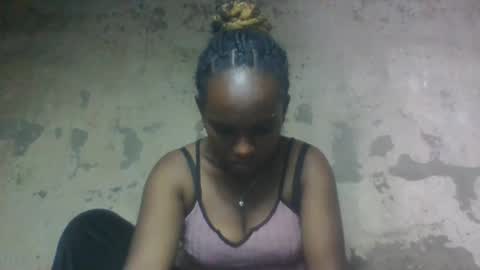 Snapshot of estanie chatting on 10/10/25, 10:09 estanie online show from 10/10/25, 10:09
