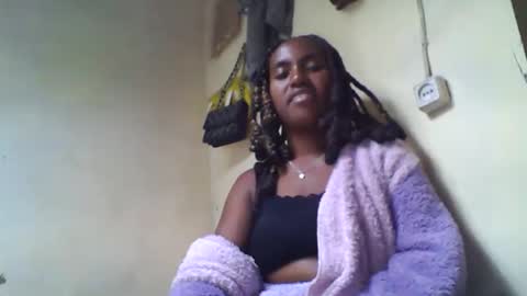 Snapshot of estanie chatting on 10/12/25, 06:51 estanie online show from 10/12/25, 06:51