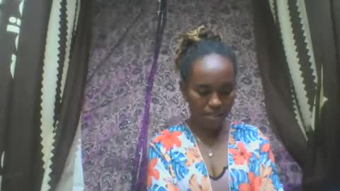 Snapshot of estanie chatting on 10/24/25, 08:11 estanie online show from 10/24/25, 08:11