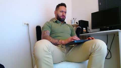 esteban online show from 04/22/26, 02:18