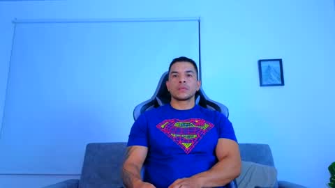 Snapshot of esteban_de_louise chatting on 04/28/26, 11:04 ESTEBAN online show from 04/28/26, 11:04