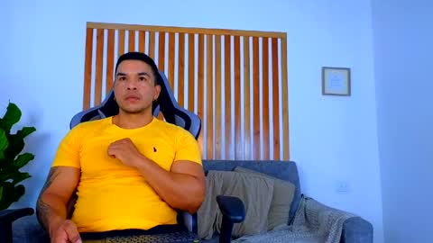 Snapshot of esteban_de_louise chatting on 05/12/26, 11:07 ESTEBAN online show from 05/12/26, 11:07