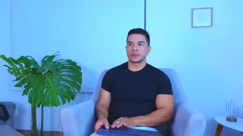 Snapshot of esteban_de_louise chatting on 06/10/26, 11:31 ESTEBAN online show from 06/10/26, 11:31