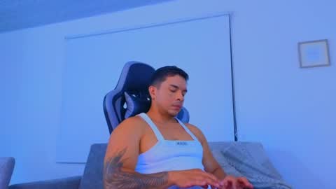 Snapshot of esteban_de_louise chatting on 06/26/26, 02:21 ESTEBAN online show from 06/26/26, 02:21