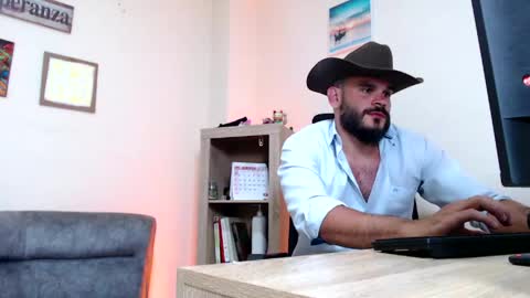 Snapshot of esteban_fer chatting on 05/04/26, 04:52 Esteban Fernandez online show from 05/04/26, 04:52