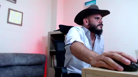 Snapshot of esteban_fer chatting on 05/05/26, 08:44 Esteban Fernandez online show from 05/05/26, 08:44