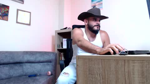 Snapshot of esteban_fer chatting on 05/06/26, 12:21 Esteban Fernandez online show from 05/06/26, 12:21