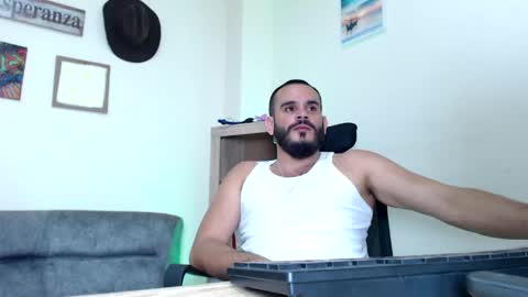 Snapshot of esteban_fer chatting on 05/09/26, 03:12 Esteban Fernandez online show from 05/09/26, 03:12