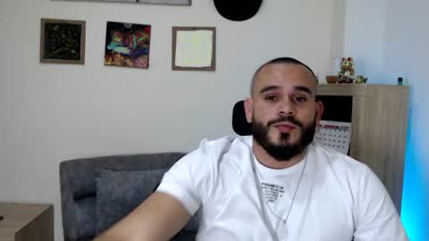 Snapshot of esteban_fer chatting on 06/14/26, 04:03 Esteban Fernandez online show from 06/14/26, 04:03
