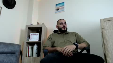 Snapshot of esteban_fer chatting on 06/19/26, 12:31 Esteban Fernandez online show from 06/19/26, 12:31