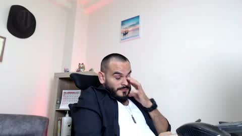 Snapshot of esteban_fer chatting on 06/25/26, 08:30 Esteban Fernandez online show from 06/25/26, 08:30