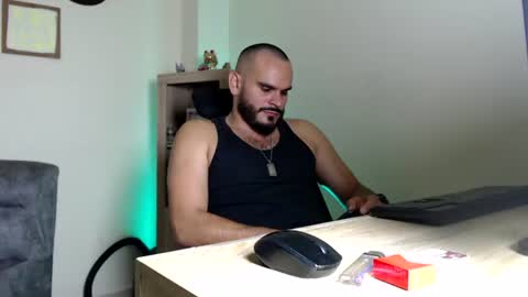 Snapshot of esteban_fer chatting on 06/28/26, 04:40 Esteban Fernandez online show from 06/28/26, 04:40